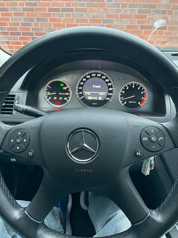 Grau Gebraucht 2008 Mercedes C180 Avantgarde Limousine | 10.000 € - Bild 1/1