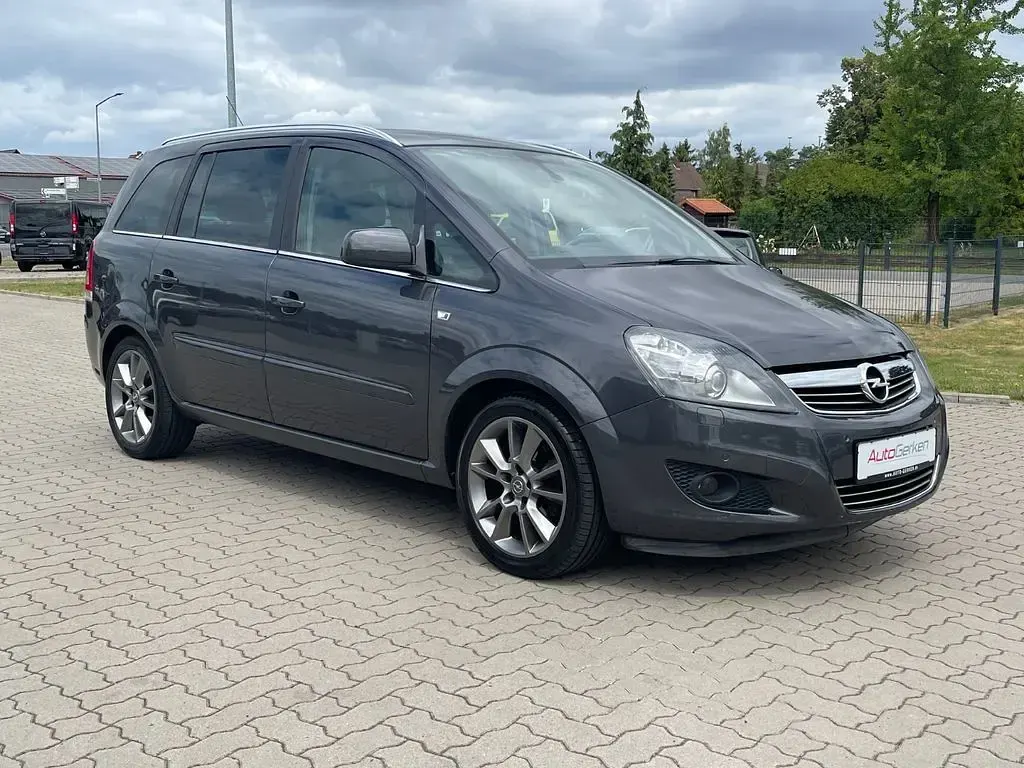 Gebraucht Opel Zafira Innovation 140 PS (102 kW) 2011 Karbongrau/technical grey metallic Van / Kleinbus