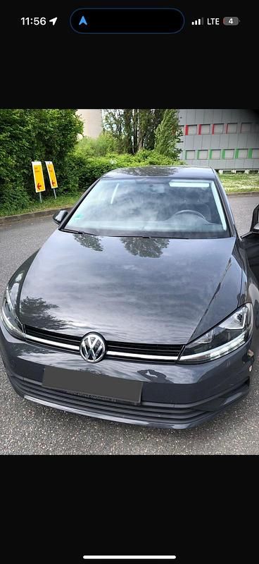 Grau Gebraucht 2018 VW Golf VII Trendline Kleinwagen | 10.650 € (Superpreis) - Bild 1/4