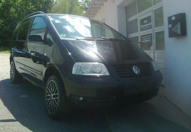 Schwarz Gebraucht 2003 VW Sharan Van / Kleinbus | 3.699 € (Fairer Preis) - Bild 1/4