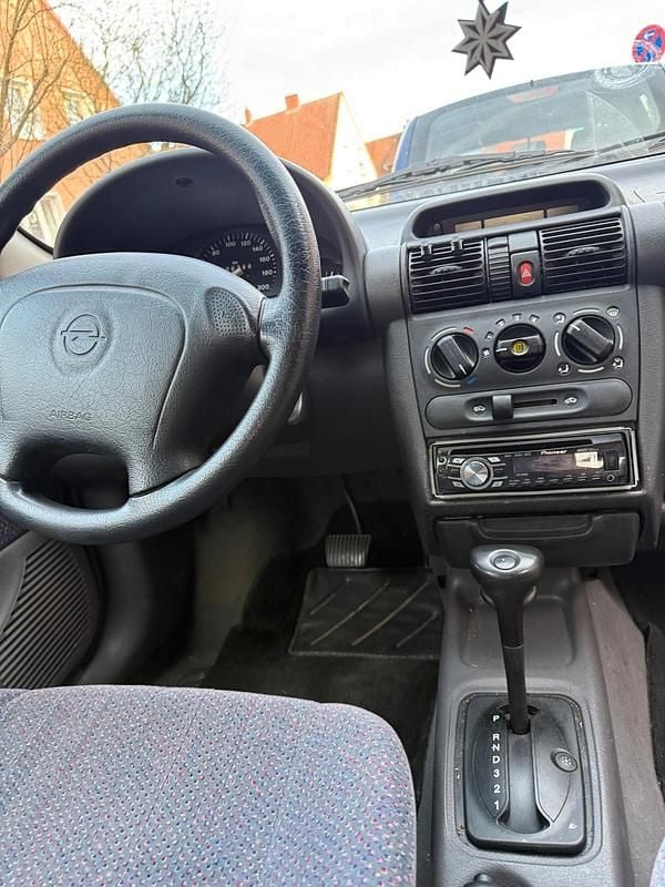 Używany Opel Corsa 69 KM (50 kW) 1996 Hatchback