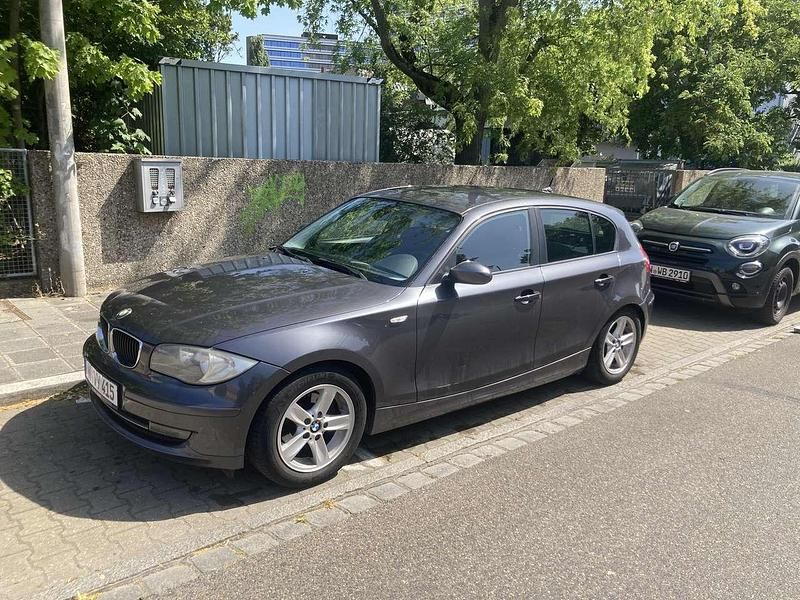Grau Gebraucht 2007 BMW 118 Kleinwagen | 2.499 € (Fairer Preis) - Bild 1/4