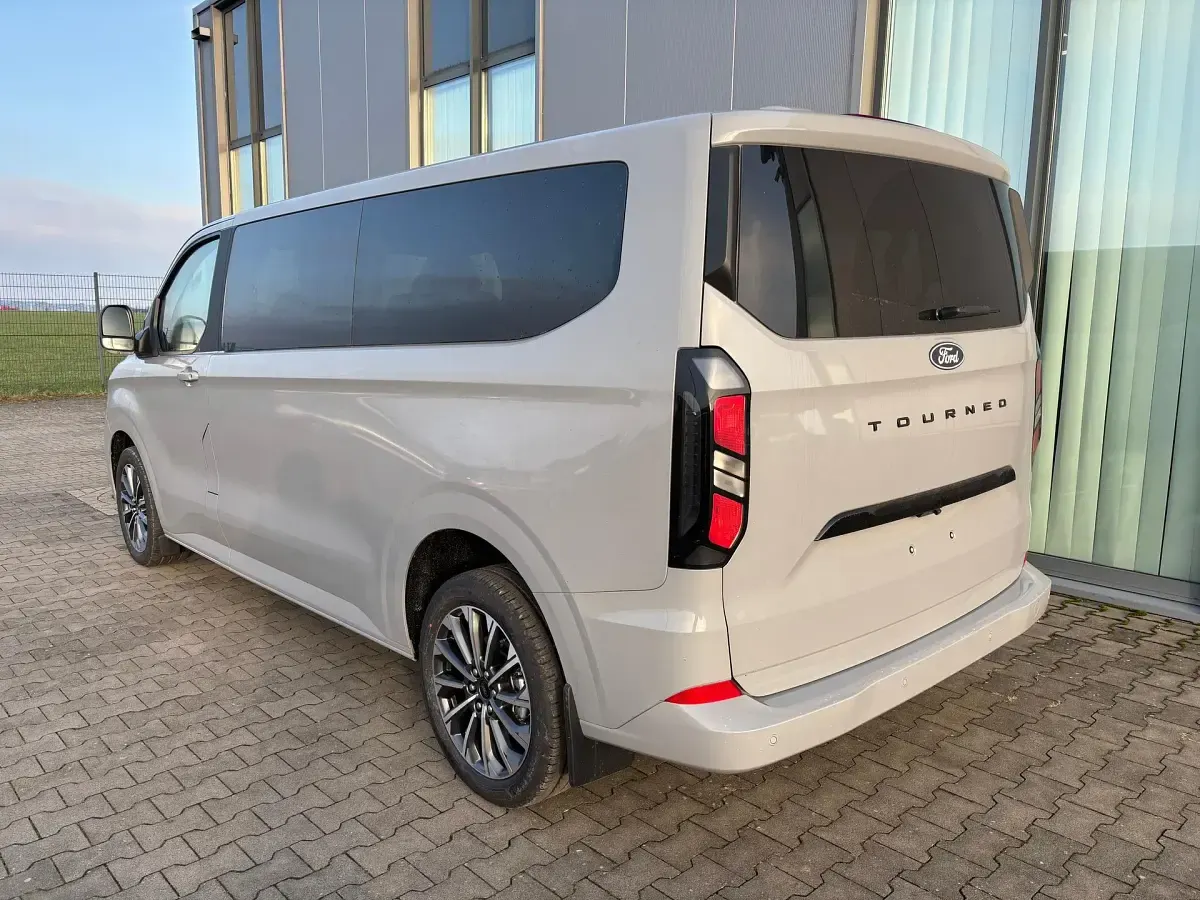 Neu Ford Tourneo Titanium 150 PS (110 kW) 2026 Van / Kleinbus