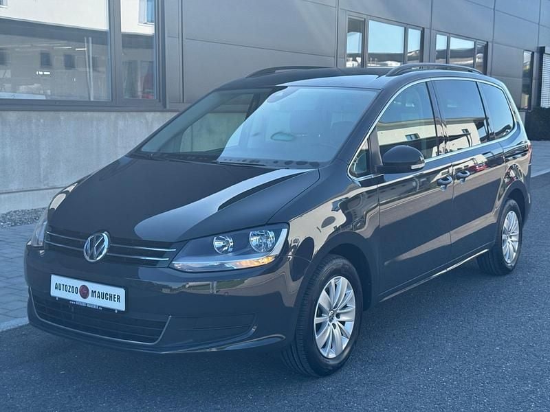 Uranograu Gebraucht 2020 VW Sharan Comfortline Van / Kleinbus | 28.790 € (Fairer Preis) - Bild 1/4