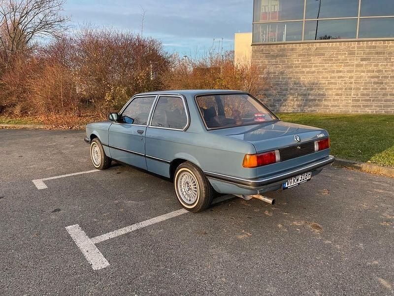 Używany BMW 318 98 KM (72 kW) 1980 Niebieski Sedan/Limuzyna