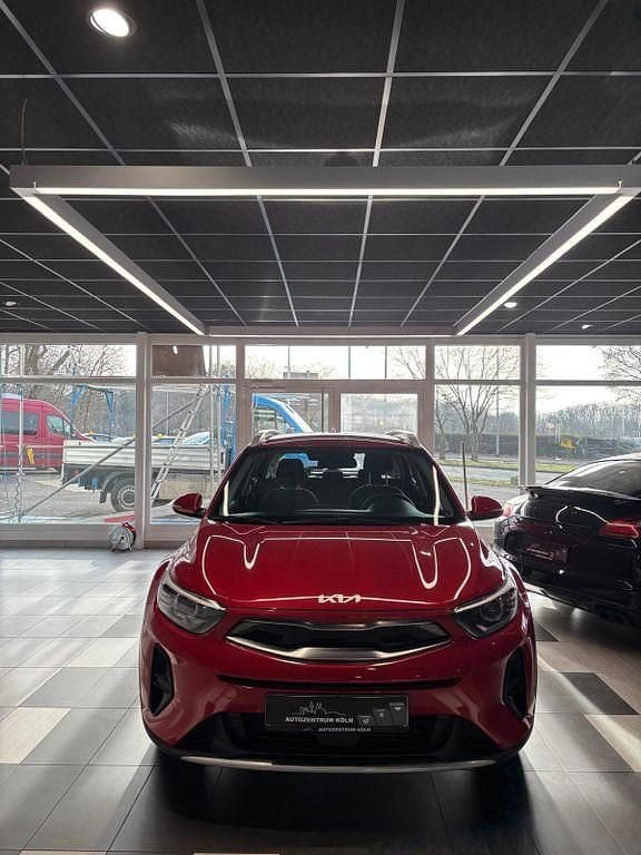 Gebraucht Kia Stonic Vision 84 PS (61 kW) 2023 Rot SUV