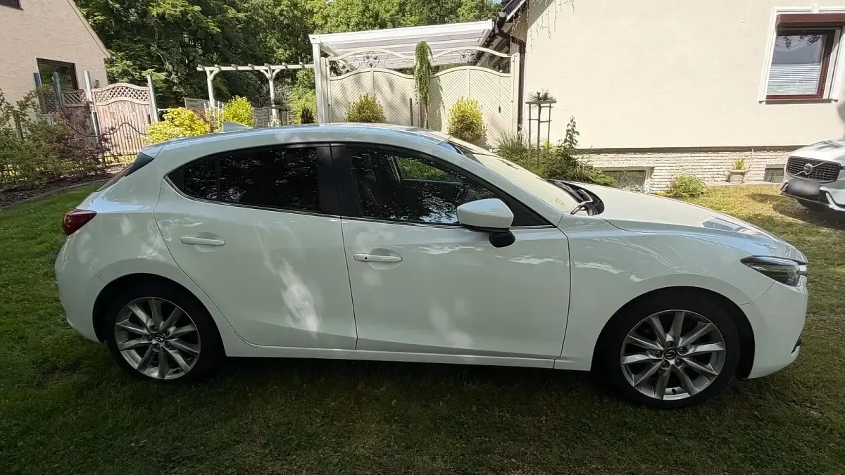 Gebraucht Mazda 3 Sports-Line 120 PS (88 kW) 2018 Weiß Limousine