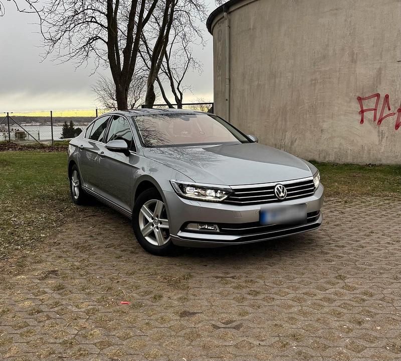 Gebraucht VW Passat 150 PS (110 kW) 2018 Grau Limousine