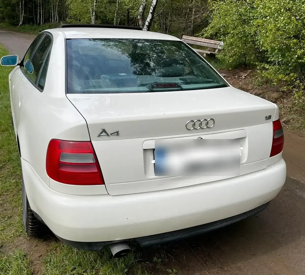 Używany Audi A4 101 KM (74 kW) 1997 Biały Sedan/Limuzyna