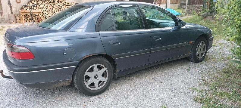 Blau Gebraucht 1996 Opel Omega Limousine | 900 € - Bild 1/4