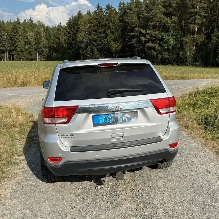 Gebraucht Jeep Grand Cherokee Laredo 286 PS (210 kW) 2011 Silber SUV