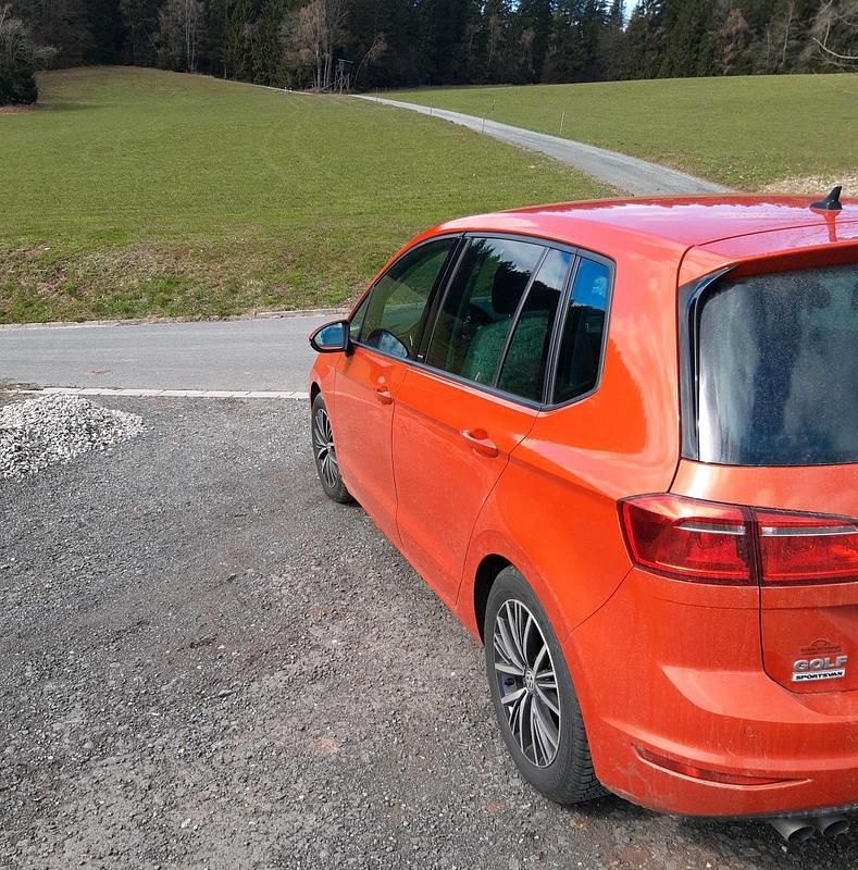 Second-hand VW Golf Comfortline 2016 Portocaliu SUV