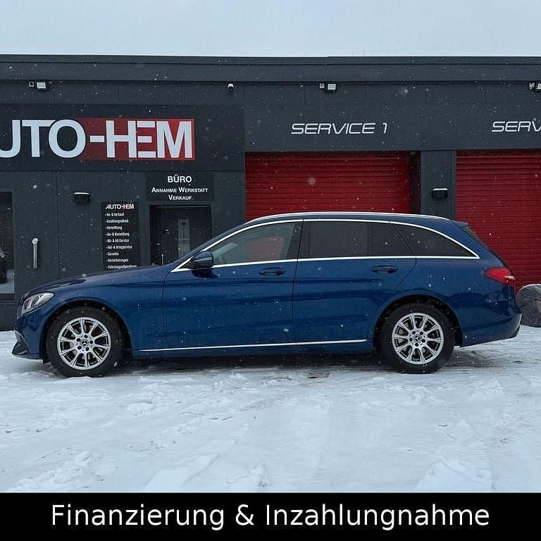 Gebraucht Mercedes C180 Business 156 PS (114 kW) 2017 Blau Limousine