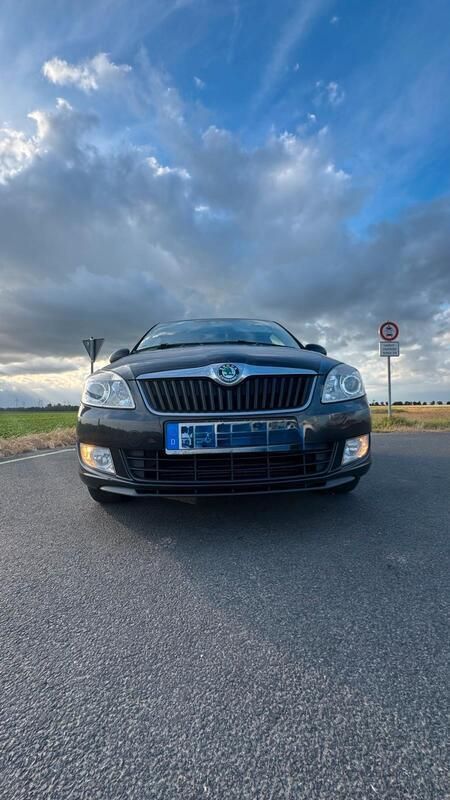 Schwarz Gebraucht 2012 Skoda Fabia Kleinwagen | 2.500 € (Fairer Preis) - Bild 1/4