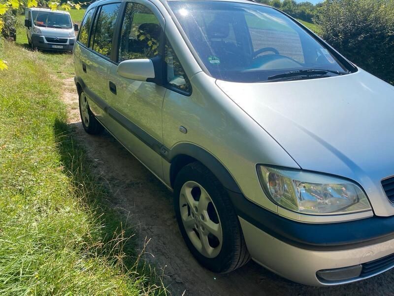 Silber Gebraucht 2002 Opel Zafira Van / Kleinbus | 1.600 € - Bild 1/4