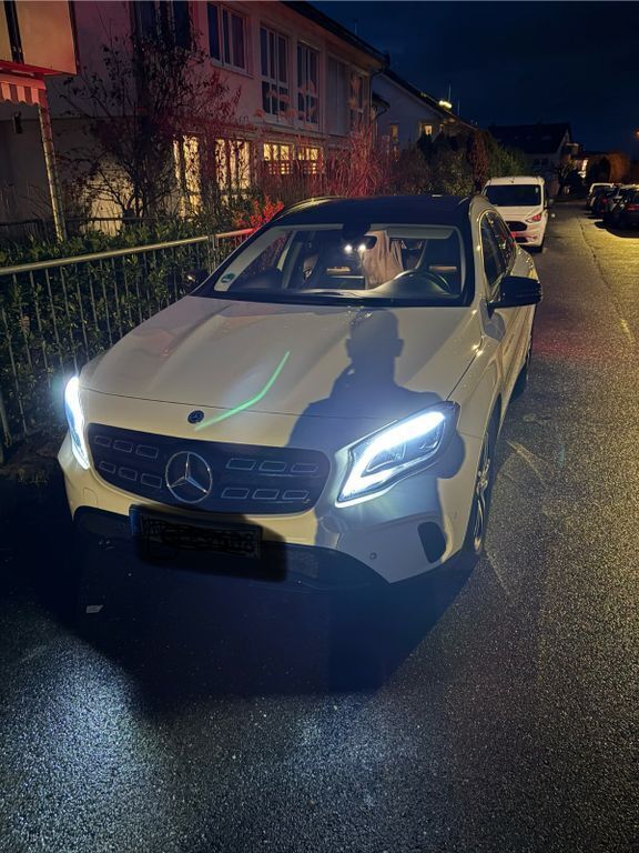 Weiß Gebraucht 2017 Mercedes GLA180 Urban SUV | 19.000 € (Fairer Preis) - Bild 1/4