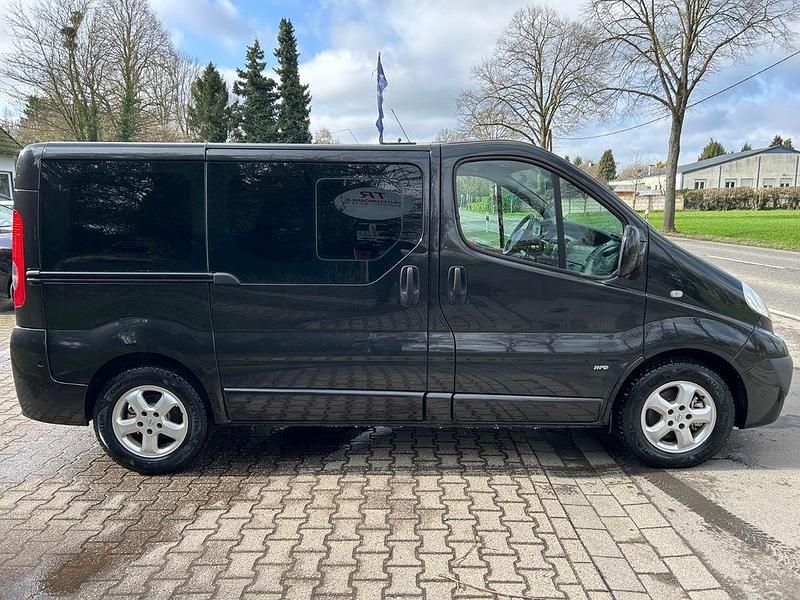 Gebraucht Opel Vivaro Cosmo 145 PS (106 kW) 2008 Schwarz Van / Kleinbus