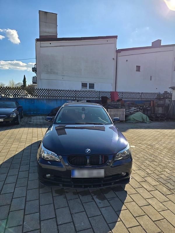 Gebraucht BMW 523 177 PS (130 kW) 2005 Blau Limousine