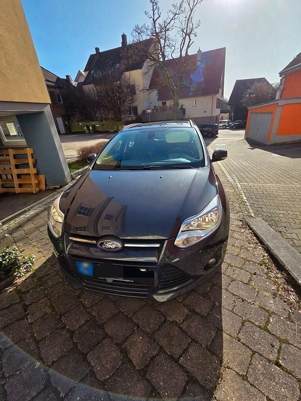 Gebraucht Ford Focus SYNC Edition 125 PS (91 kW) 2014 Grau Kombi