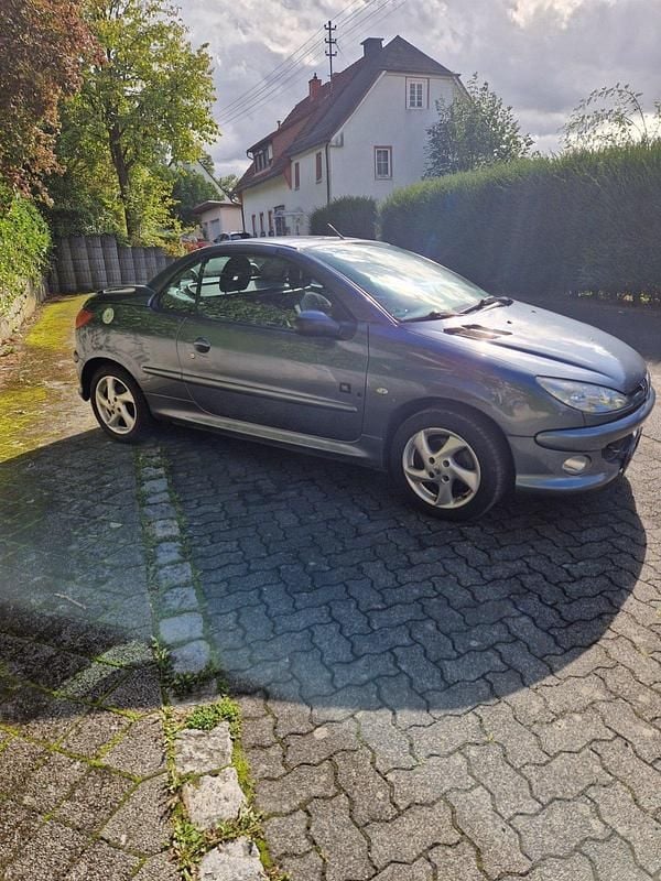 Grau Gebraucht 2007 Peugeot 206 CC Cabrio | 1.650 € (Fairer Preis) - Bild 1/4