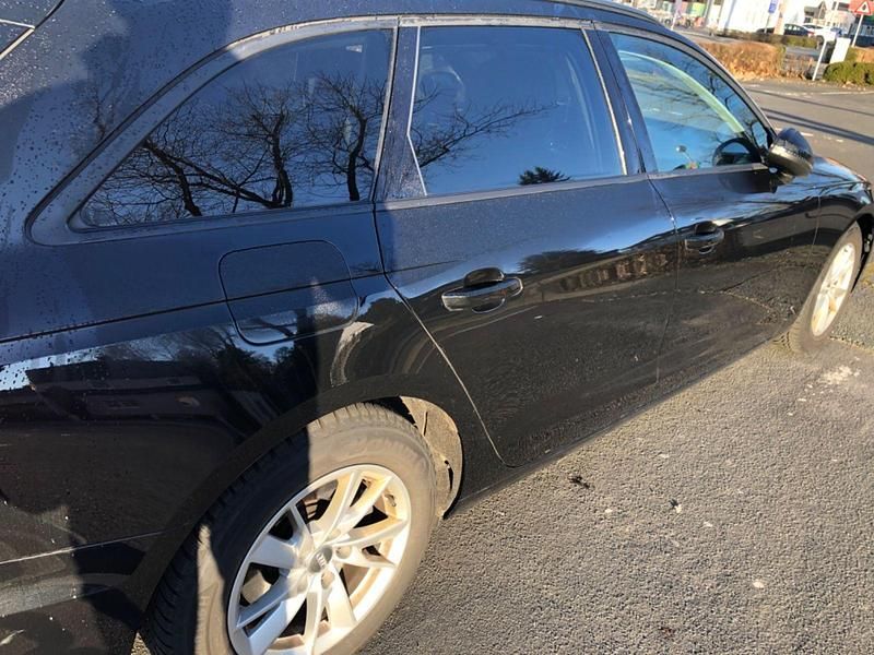 Gebraucht Audi A4 Comfort 190 PS (139 kW) 2020 Schwarz Kombi