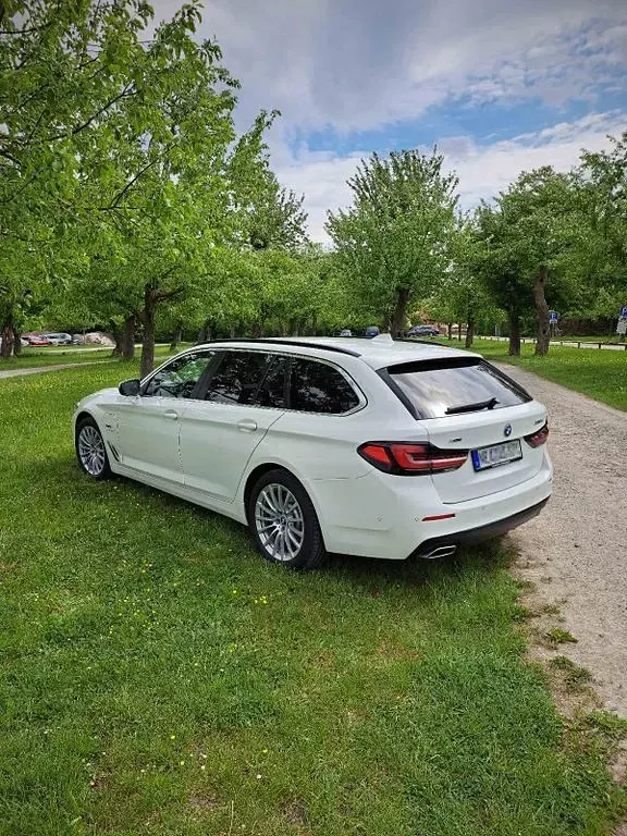 Gebraucht BMW 530e Efficient Dynamics 184 PS (135 kW) 2023 Weiß Kombi