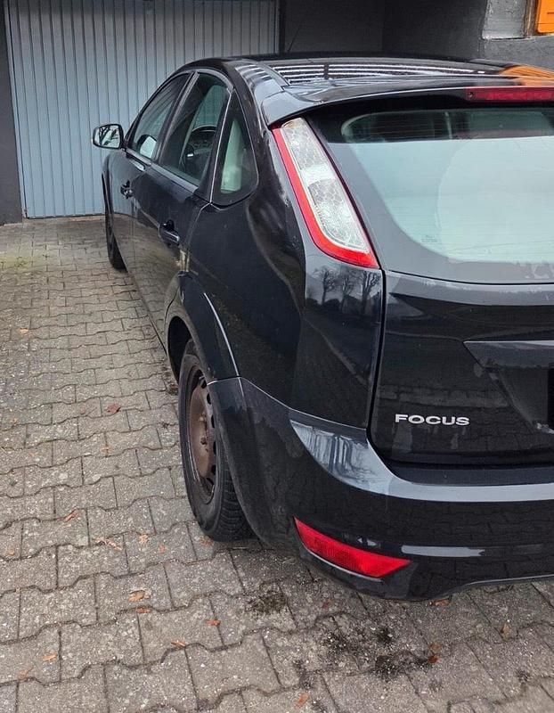 Gebraucht Ford Focus 100 PS (73 kW) 2009 Schwarz Kleinwagen