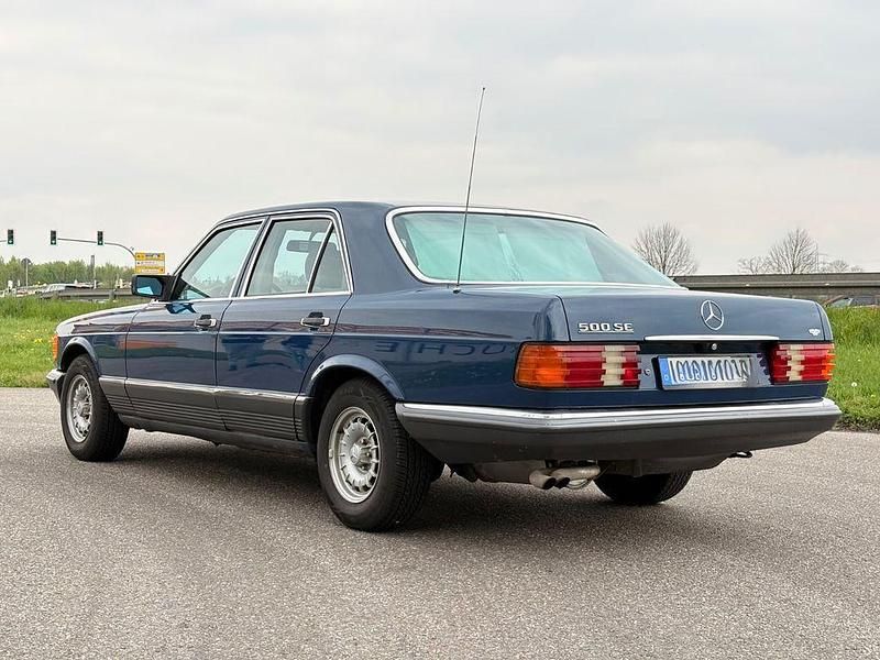 Usata Mercedes E500 231 CV (169 kW) 1984 Blu Berlina