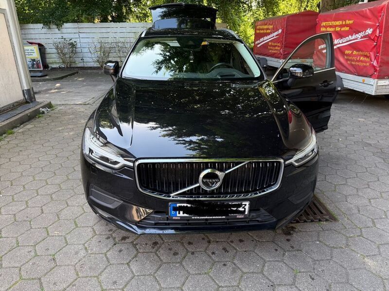 Schwarz Gebraucht 2018 Volvo XC60 Momentum SUV | 27.290 € (Guter Preis) - Bild 1/4