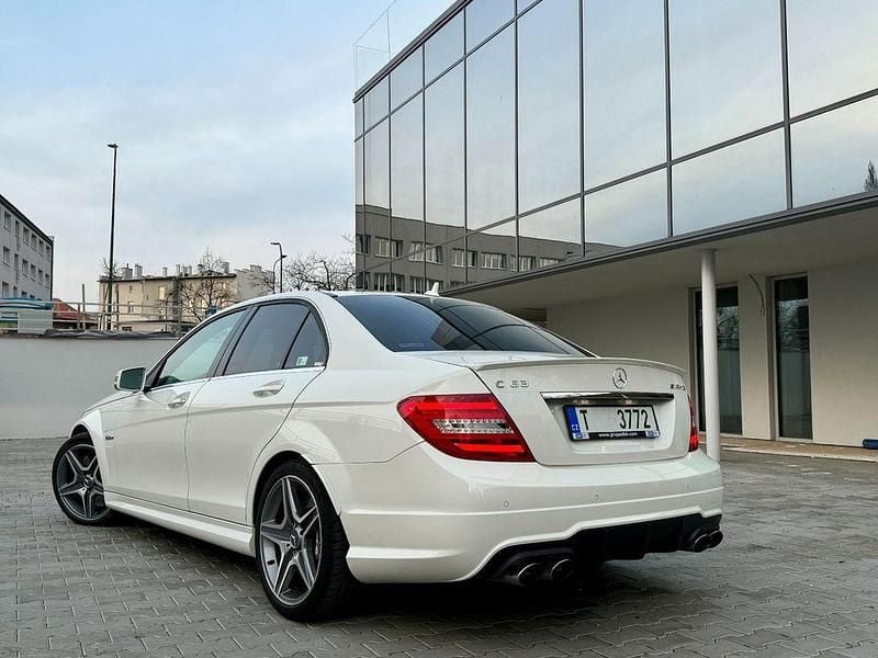 Weiß Gebraucht 2011 Mercedes C63 AMG AMG Limousine | 42.350 € (Superpreis) - Bild 1/4