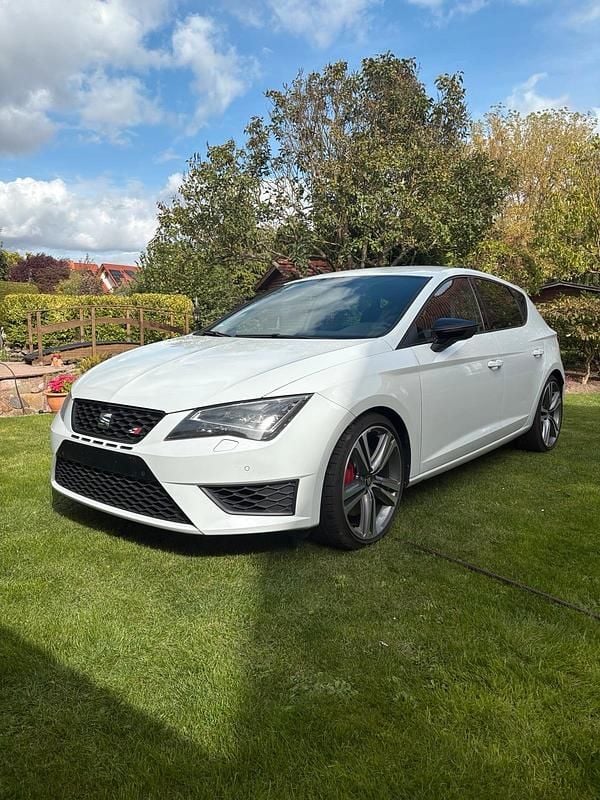 Weiß Gebraucht 2016 Cupra Leon Limousine | 11.800 € (Superpreis) - Bild 1/4