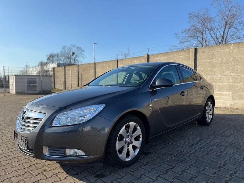 Gebraucht Opel Insignia 140 PS (102 kW) 2012 Grau Limousine