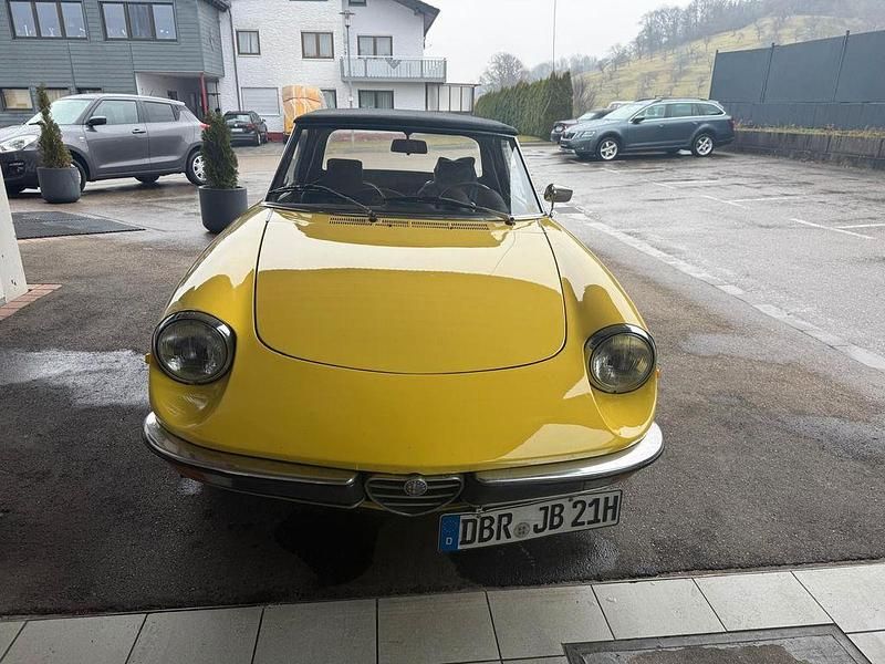 Gebraucht Alfa Romeo Spider 133 PS (97 kW) 1970 Gelb Cabrio