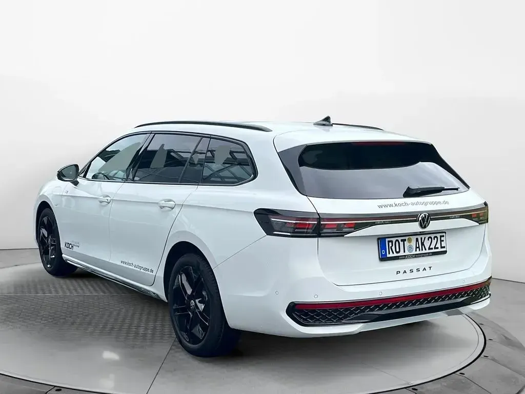 Gebraucht VW Passat R-line 177 PS (130 kW) 2024 Pure white Kombi