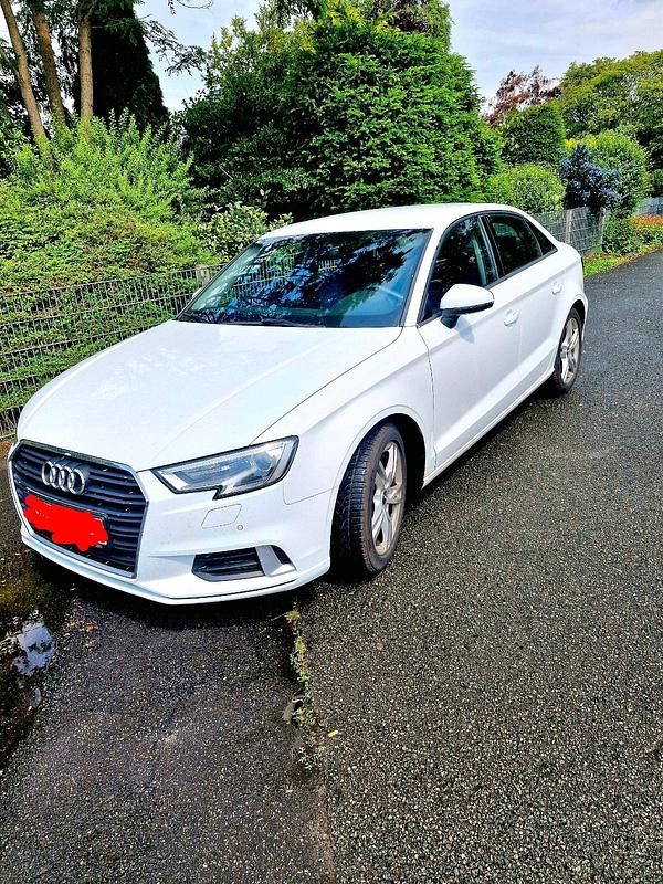 Weiß Gebraucht 2018 Audi A3 Sport Limousine | 11.000 € (Superpreis) - Bild 1/4