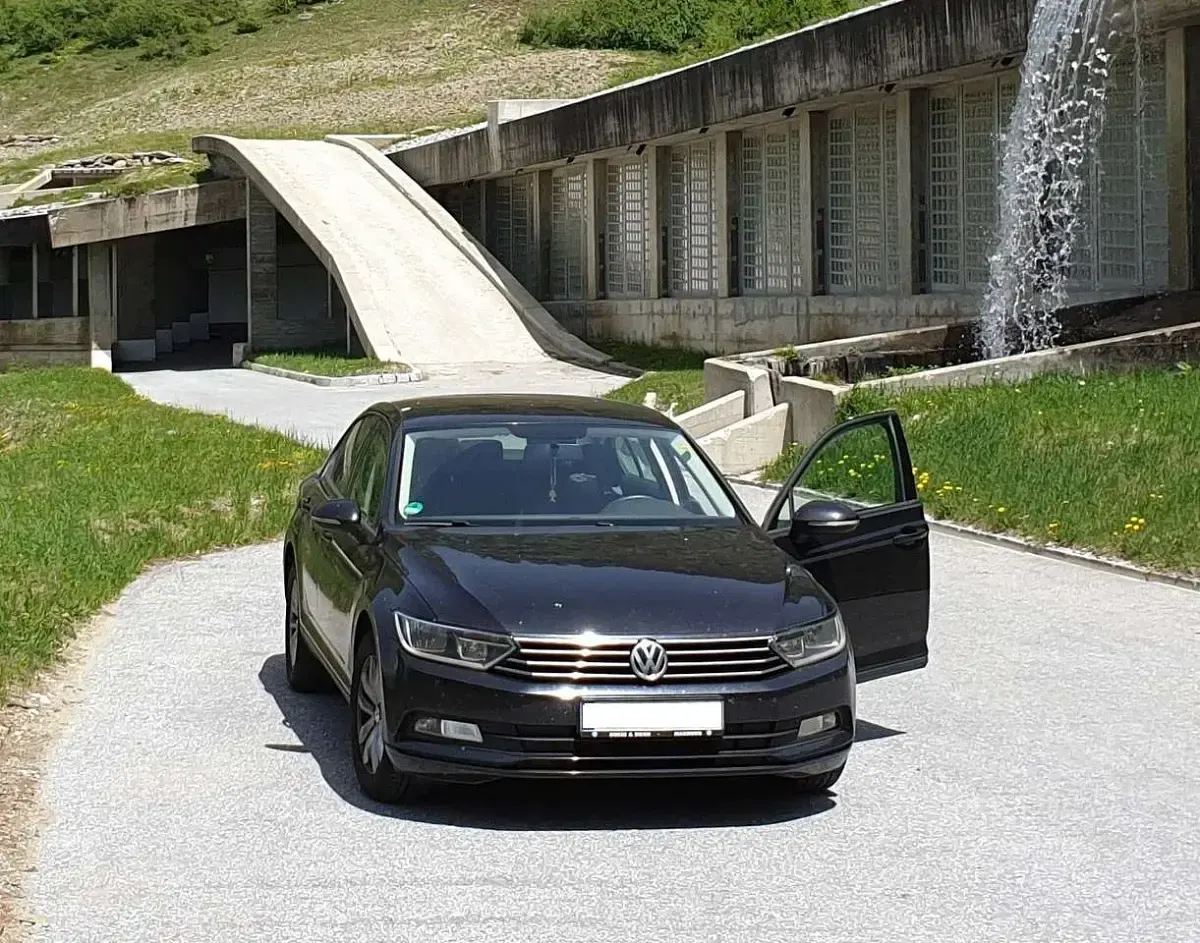Gebraucht VW Passat Trendline 120 PS (88 kW) 2016 Schwarz Limousine