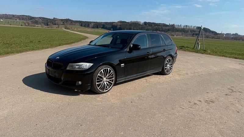 Gebraucht BMW 320 184 PS (135 kW) 2011 Schwarz Kombi
