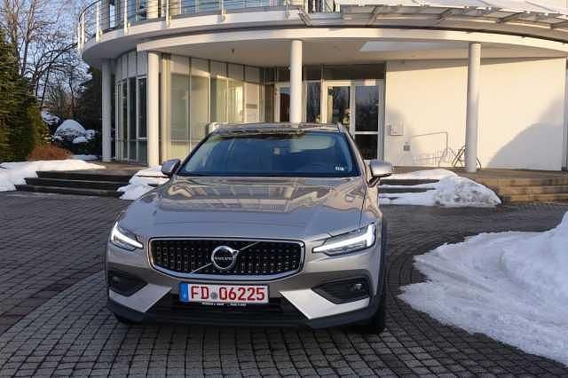 Gebraucht Volvo V60 CC 145 PS (106 kW) 2023 Kombi