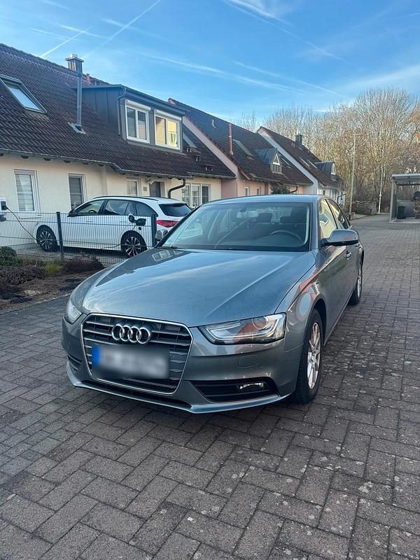 Grau Gebraucht 2014 Audi A4 Limousine | 8.300 € (Guter Preis) - Bild 1/4