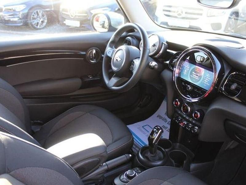 Gebraucht Mini Cooper Essential 136 PS (100 kW) 2023 Melting silver iii Kleinwagen