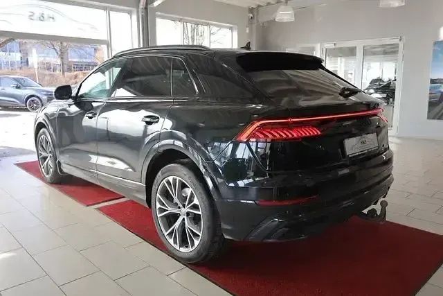 Gebraucht Audi Q8 S-Line 286 PS (210 kW) 2019 Tiefschwarz SUV