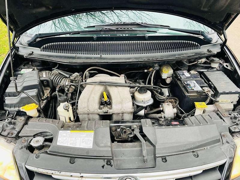 Second-hand Chrysler Grand Voyager 147 CP (108 kW) 2005 Negru Monovolum