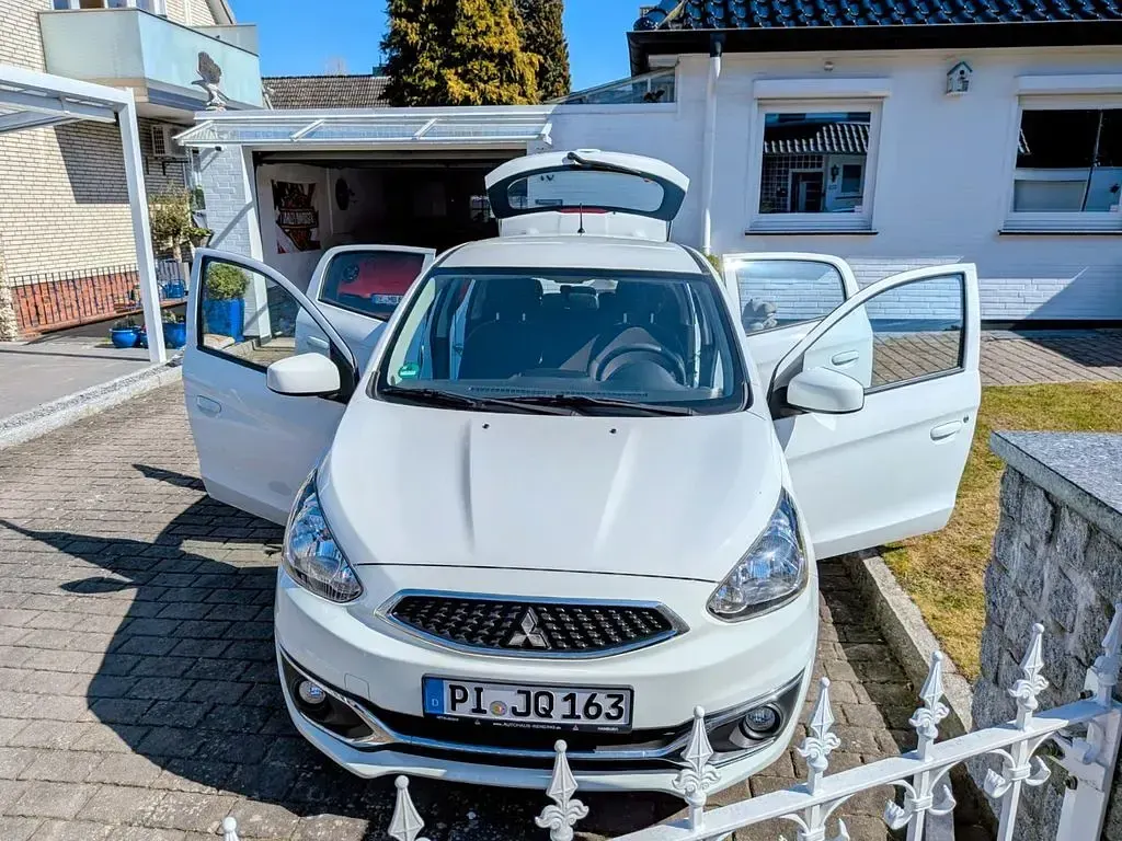 Begagnad Mitsubishi Space Star 71 HK (52 kW) 2020 Vit Halvkombi