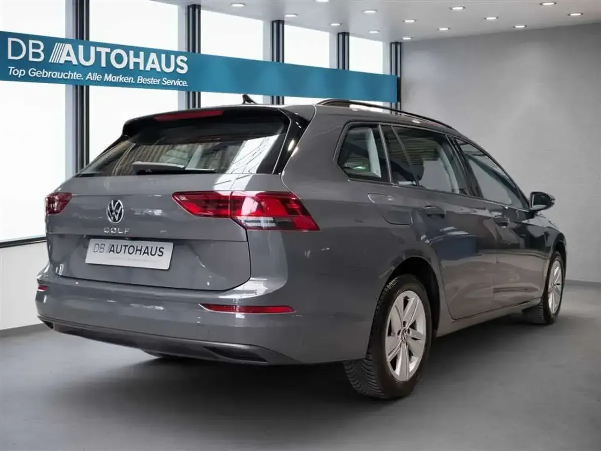 Gebraucht VW Golf VIII Life 110 PS (80 kW) 2023 Grau Kombi
