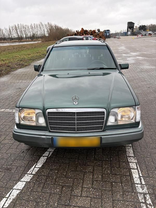 Second-hand Mercedes E280 193 CP (141 kW) 1993 Verde Break