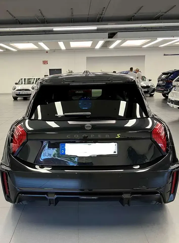 Gebraucht Mini Cooper SE 160 kW (218 PS) 2024 Schwarz Kleinwagen