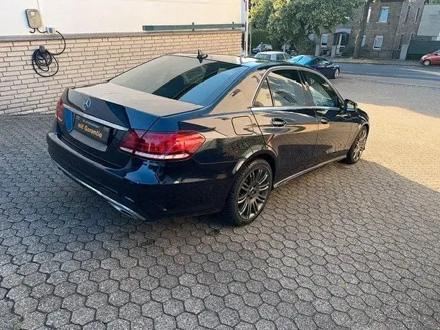 Gebraucht Mercedes E220 Sport 170 PS (125 kW) 2015 Blau Limousine