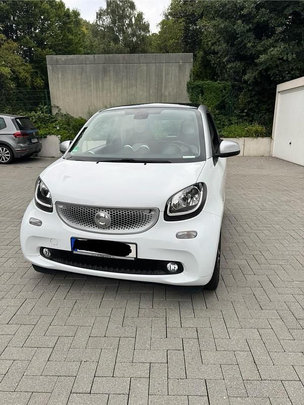 Weiß Gebraucht 2015 Smart ForTwo Coupé Passion Coupé | 8.999 € (Teuer) - Bild 1/4