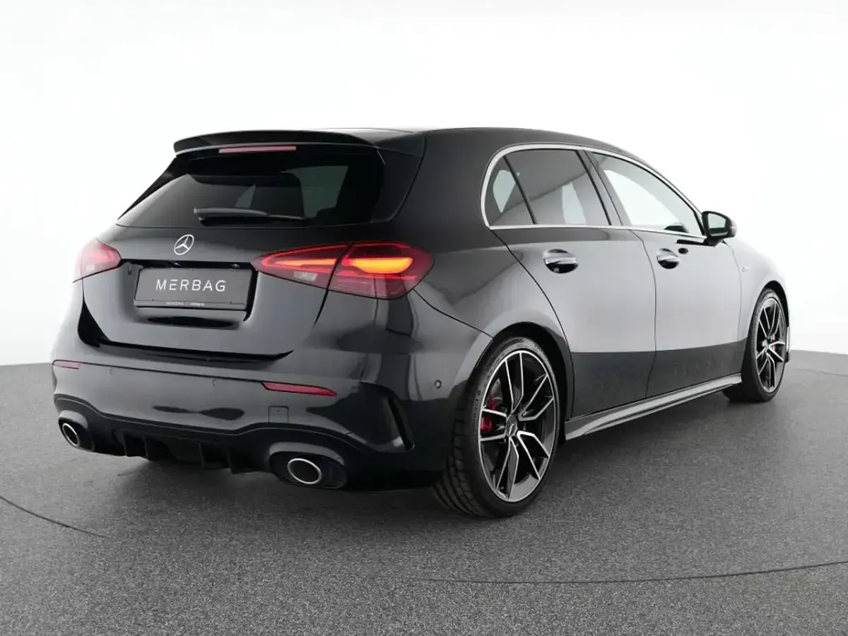 Gebraucht Mercedes A35 AMG Premium 306 PS (225 kW) 2023 Metalliclack kosmosschwarz Limousine