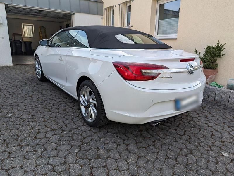 Second-hand Opel Cascada Active 170 CP (125 kW) 2017 Alb Cabrio